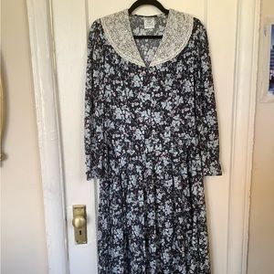 Vintage Laura Ashley lace collar floral dress
